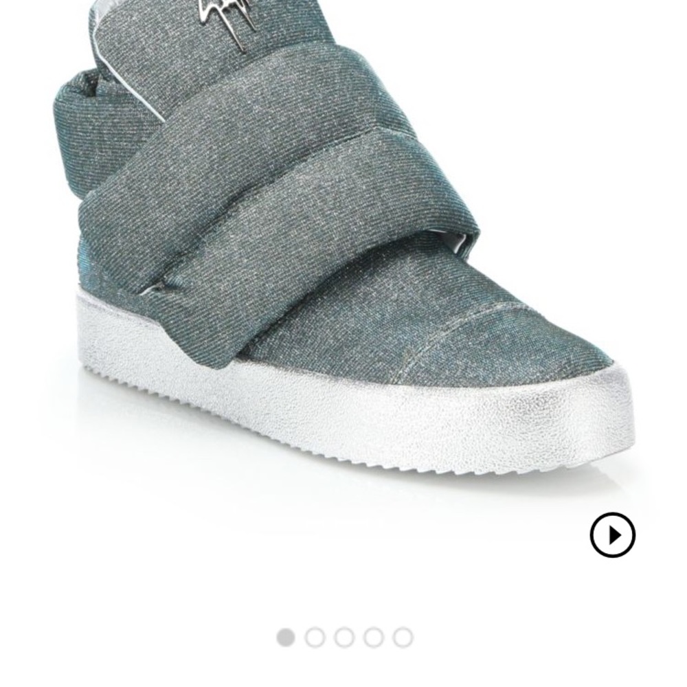 Meet your Posher, Kay