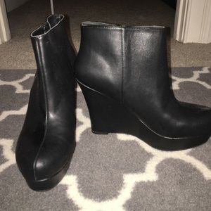 Mossimo Black wedge 4 in