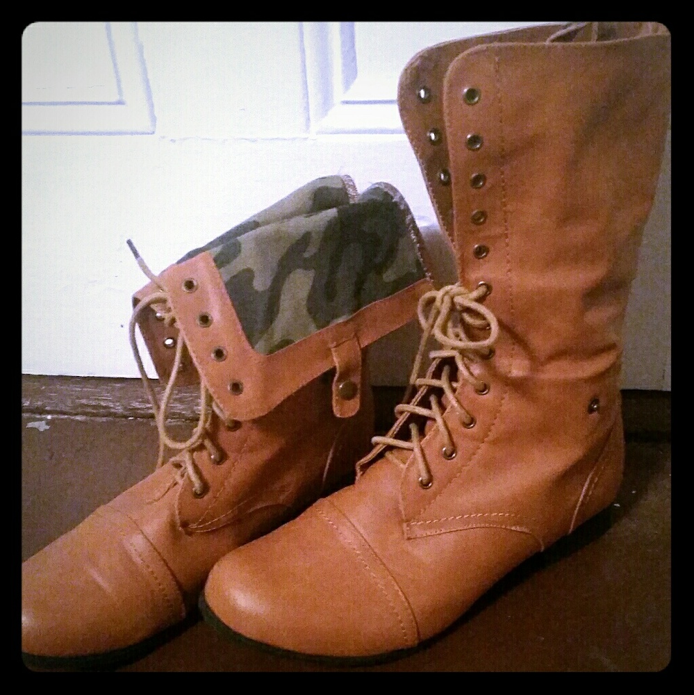 Lace up camo boots