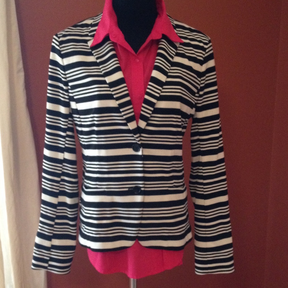 Loft- black and white blazer