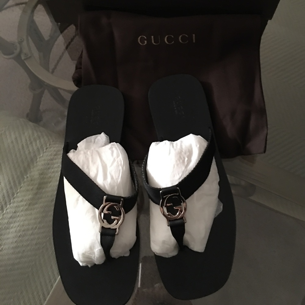 Gucci Authentic Flip Flop. Black