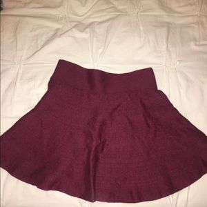Fitted maroon short skirt
