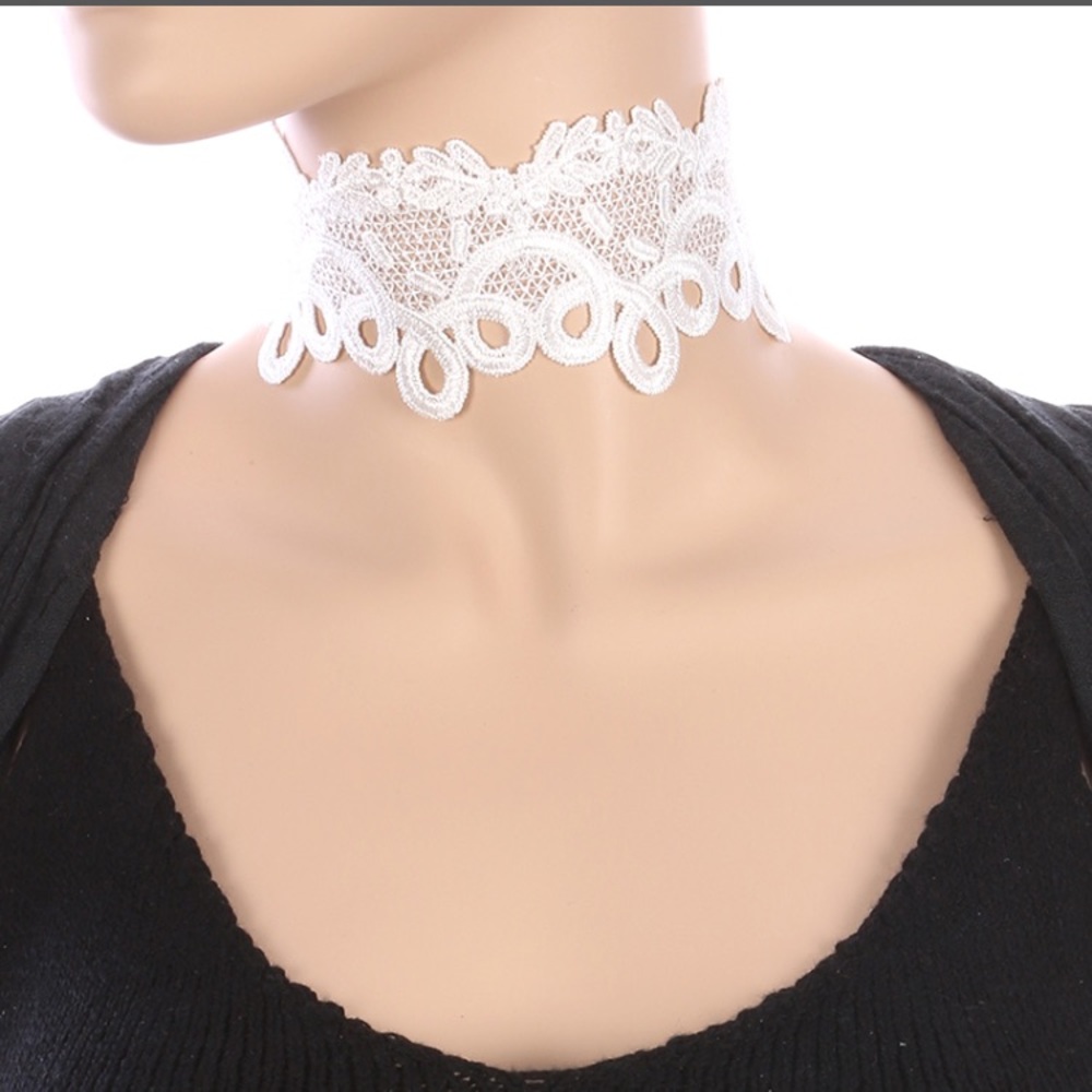 🌸🌺Floral white crochet choker🌷🌹