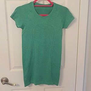 Lululemon Athletica exercise t shirt