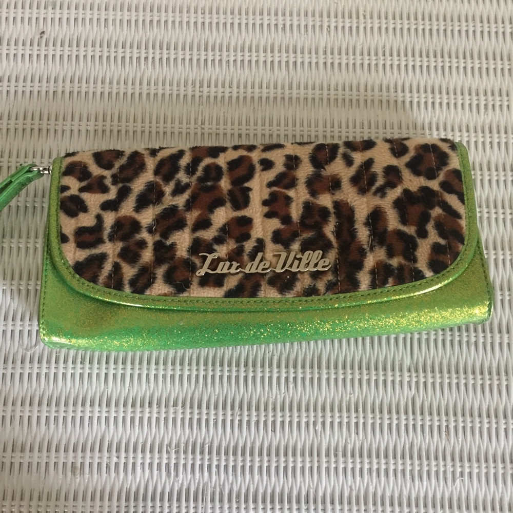 Green glitter vinyl and leopard wristlet