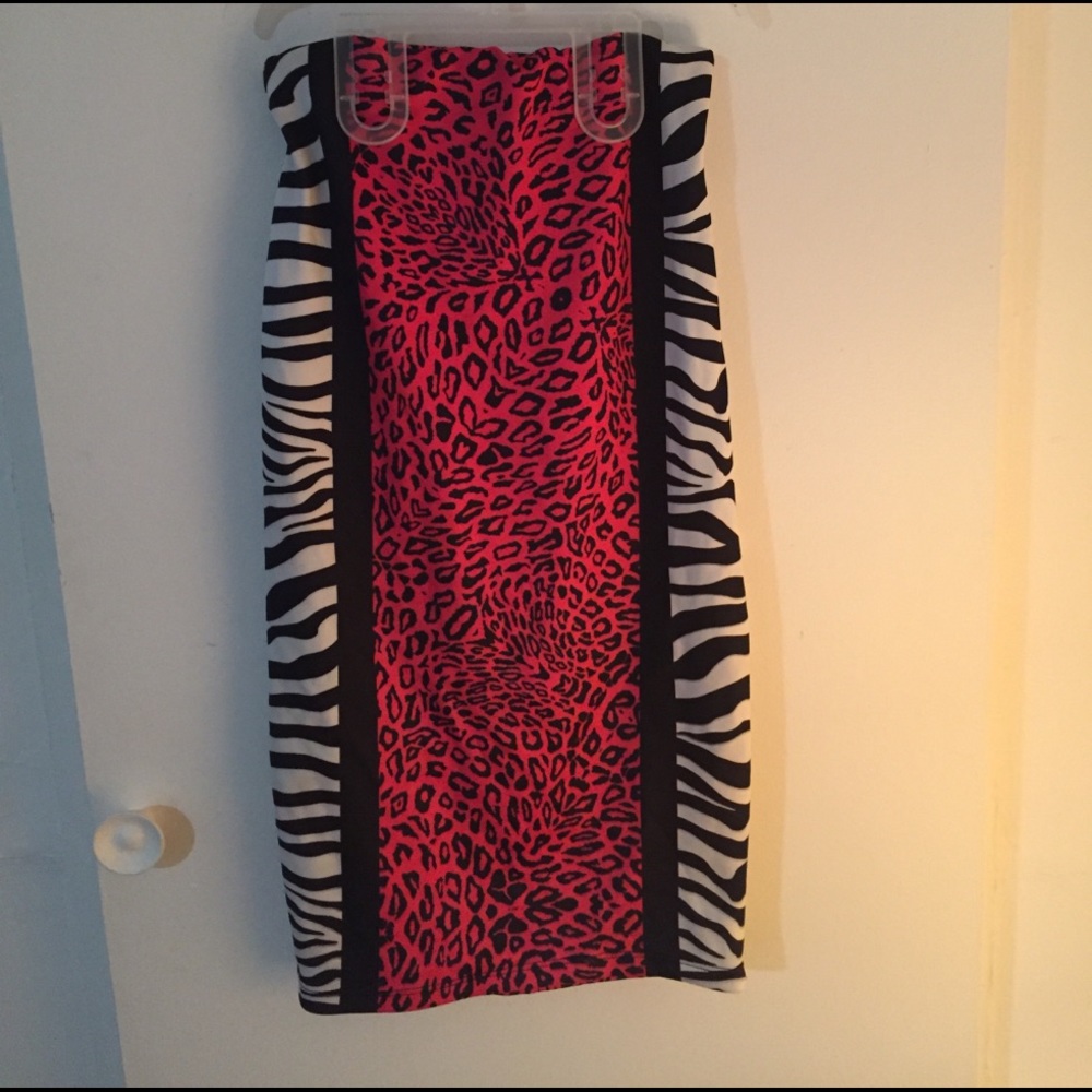 UK2LA printed small  high waisted pencil skirt