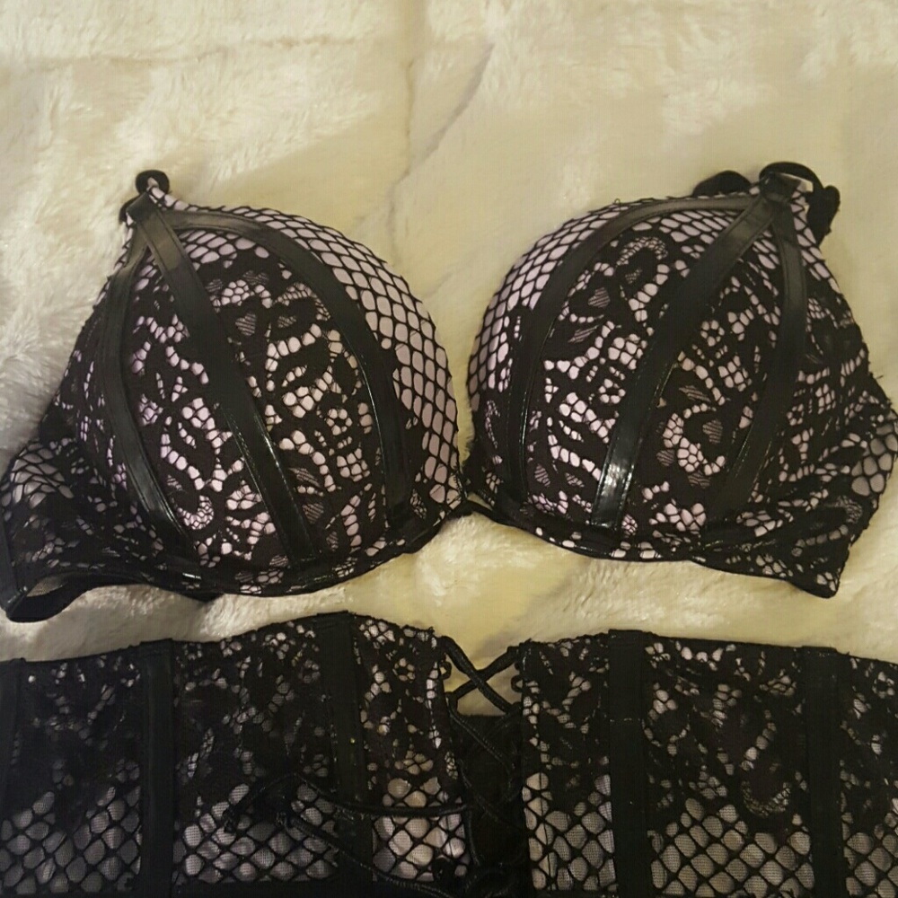 Victoria's Secret Lace Bra, Panty, Garter Set