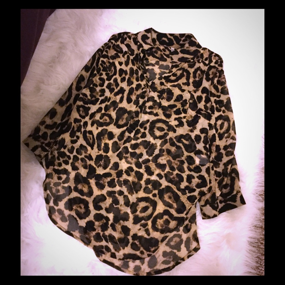Leopard print top. Size medium. Like new!