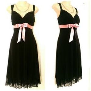 Cocktail dress with lace detail