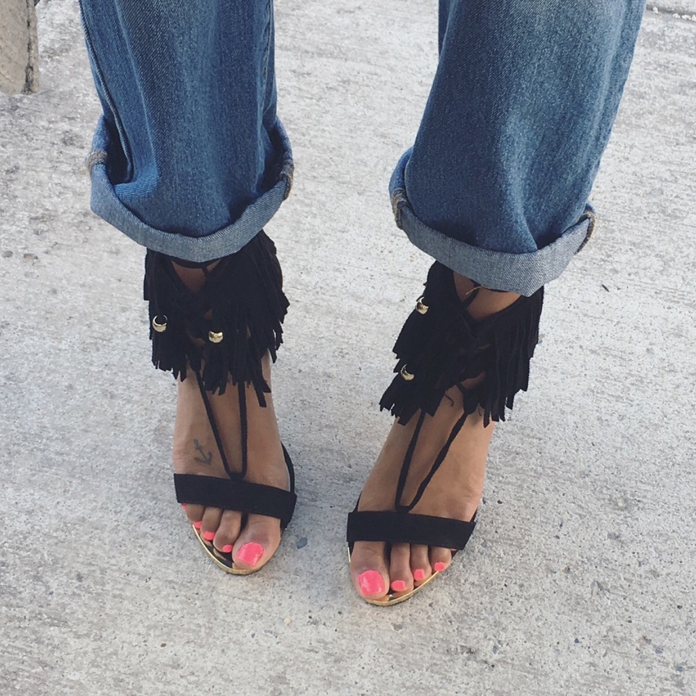 ❗️1 Left >Sz 5.5< Black Suede Fringe Heel