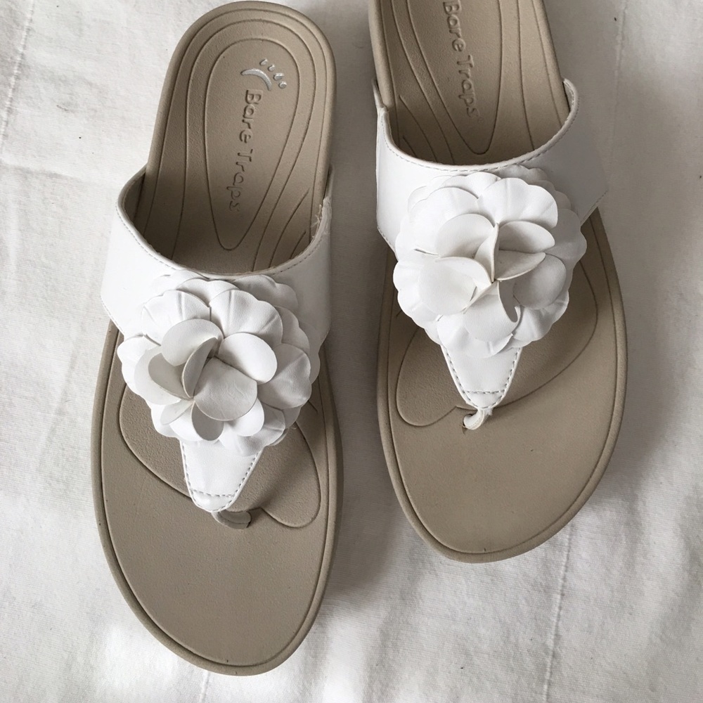 Bare Trap white flower sandals