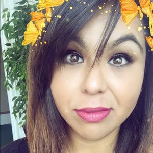 Meet your Posher, Julissa