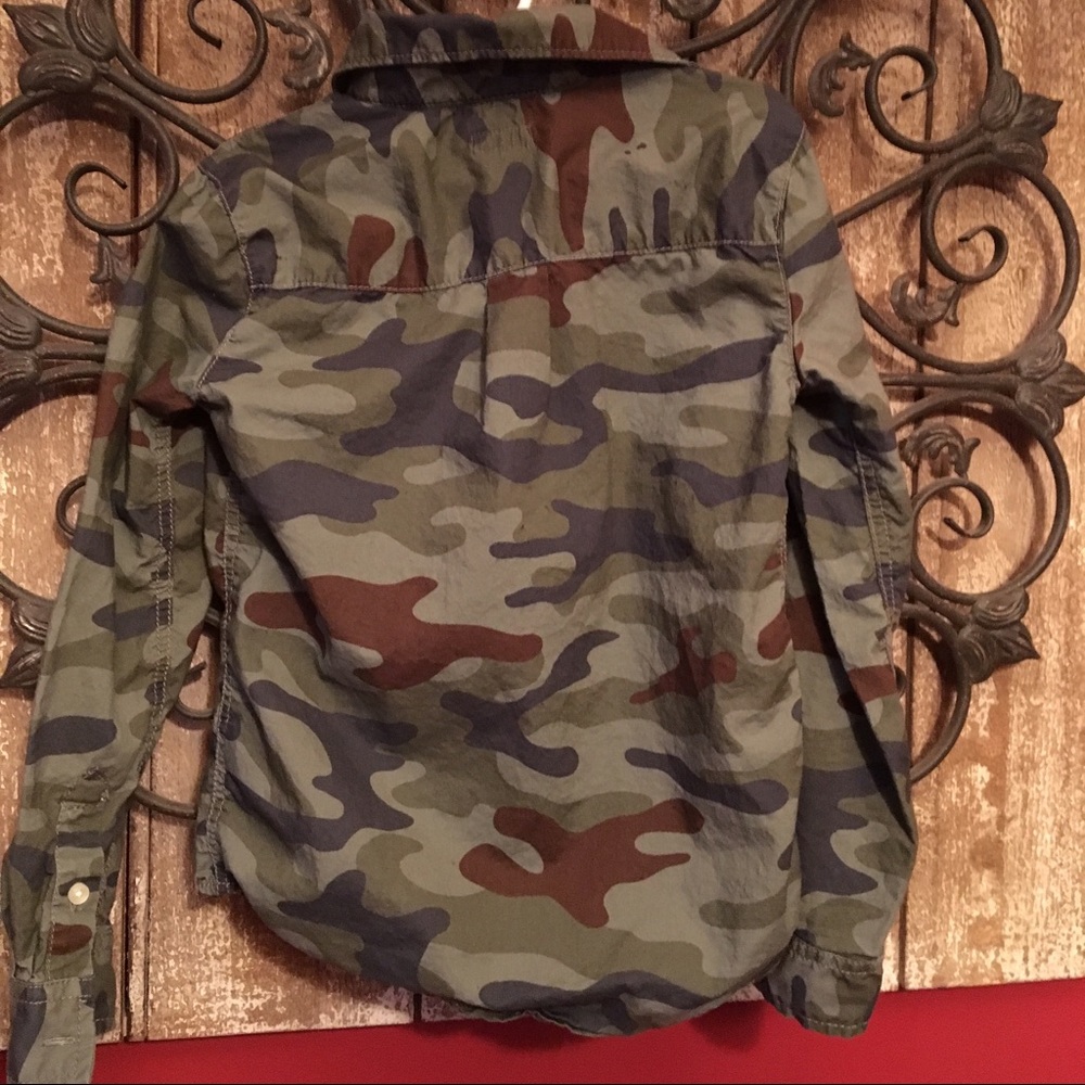 Camo button up boys shirt ππ¦π· - Picture 2 of 4