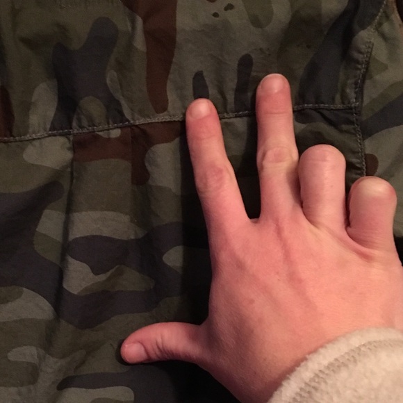 Camo button up boys shirt 🎒🦆🕷 - Picture 4 of 4