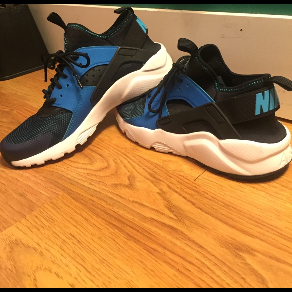 Nike Air Huaraches Men's 8 - WORN TWICE
