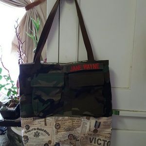 JANE WAYNE G.I.Jane CAMOU Reversible Bag-EUC