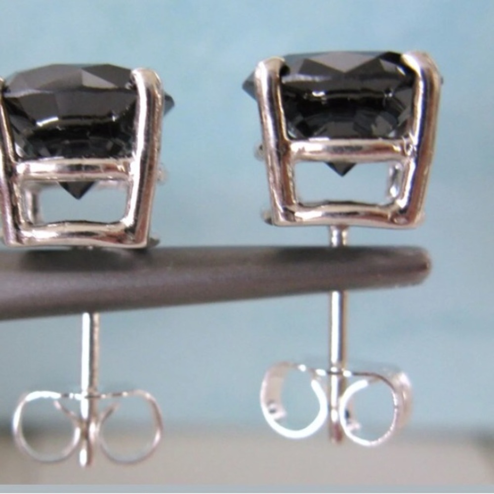 🌟 2.00 CTTW Natural Black Diamond Studs - Picture 2 of 3