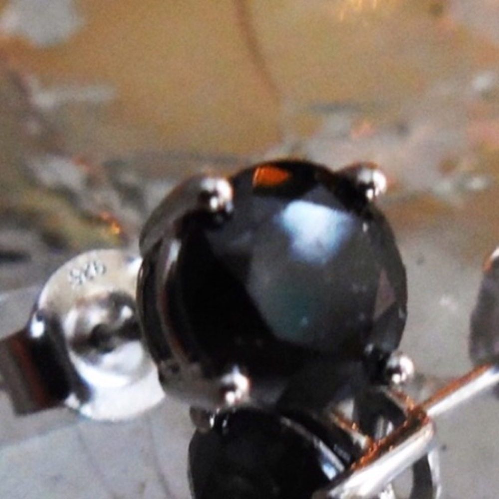🌟 2.00 CTTW Natural Black Diamond Studs - Picture 3 of 3
