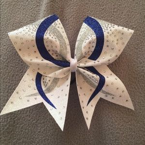 White cheer bow🎀