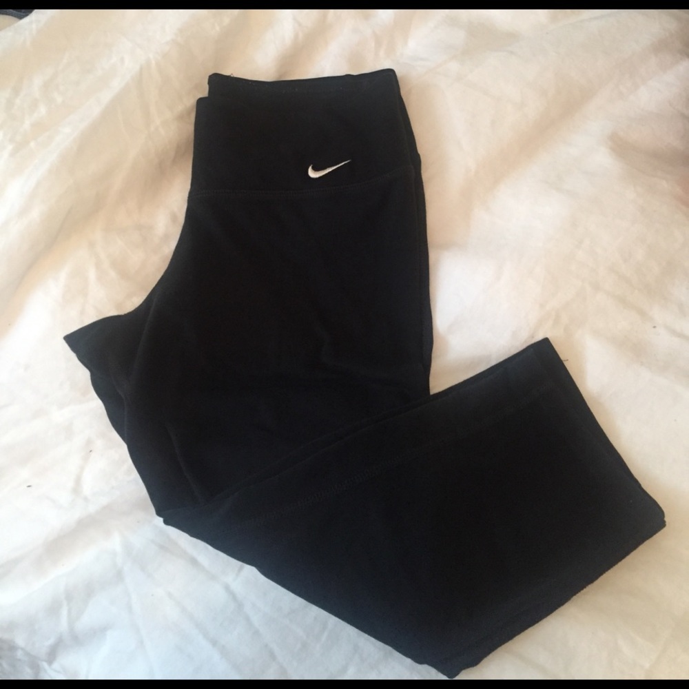 Nike Black cropped leggings