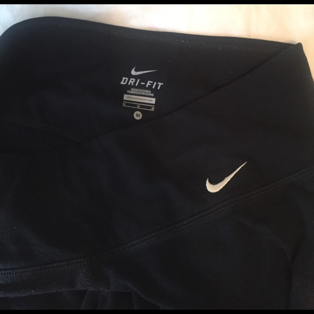 Nike Black cropped leggings - Picture 2 of 3