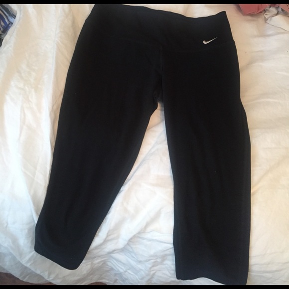 Nike Black cropped leggings - Picture 3 of 3