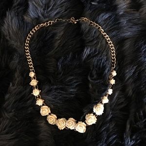 Flower Short Chain Necklace