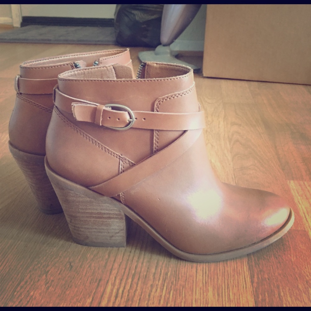 ❌SOLD❌☘️Lucky Brand Booties ☘️