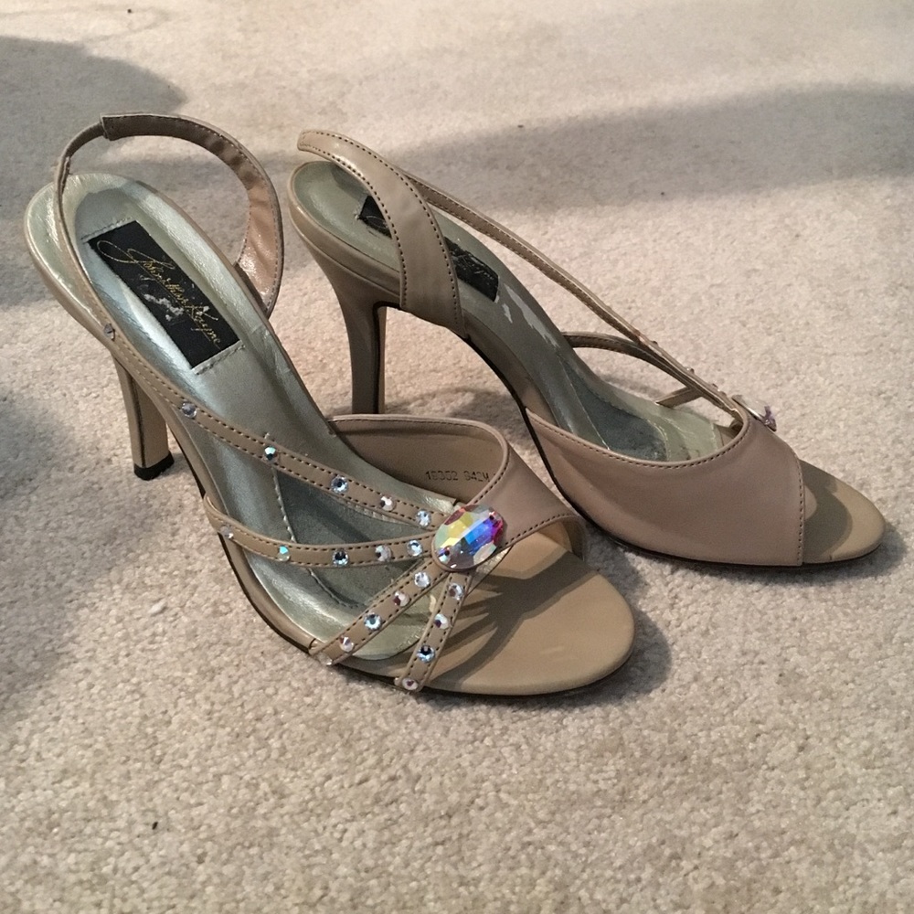 Johnathan Kayne nude 2.5" heels