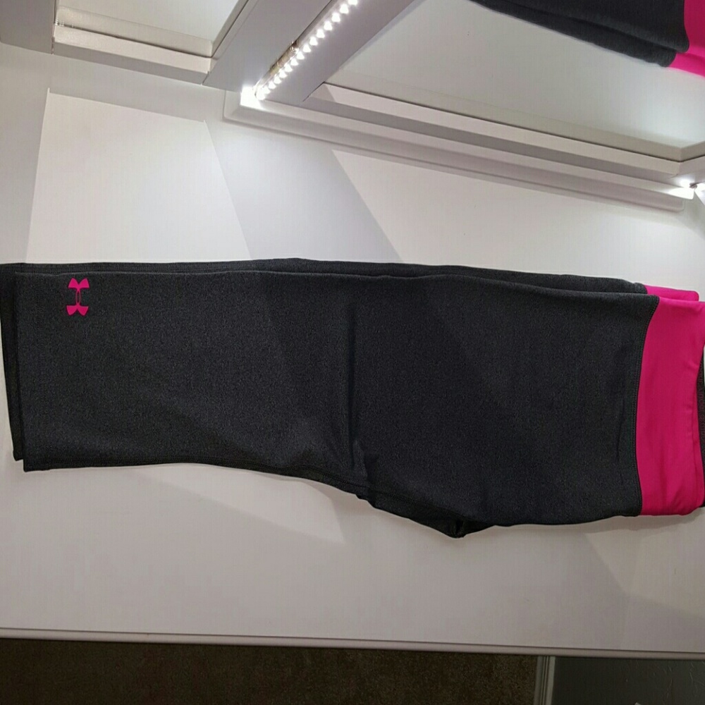 Under armour mid calf crops