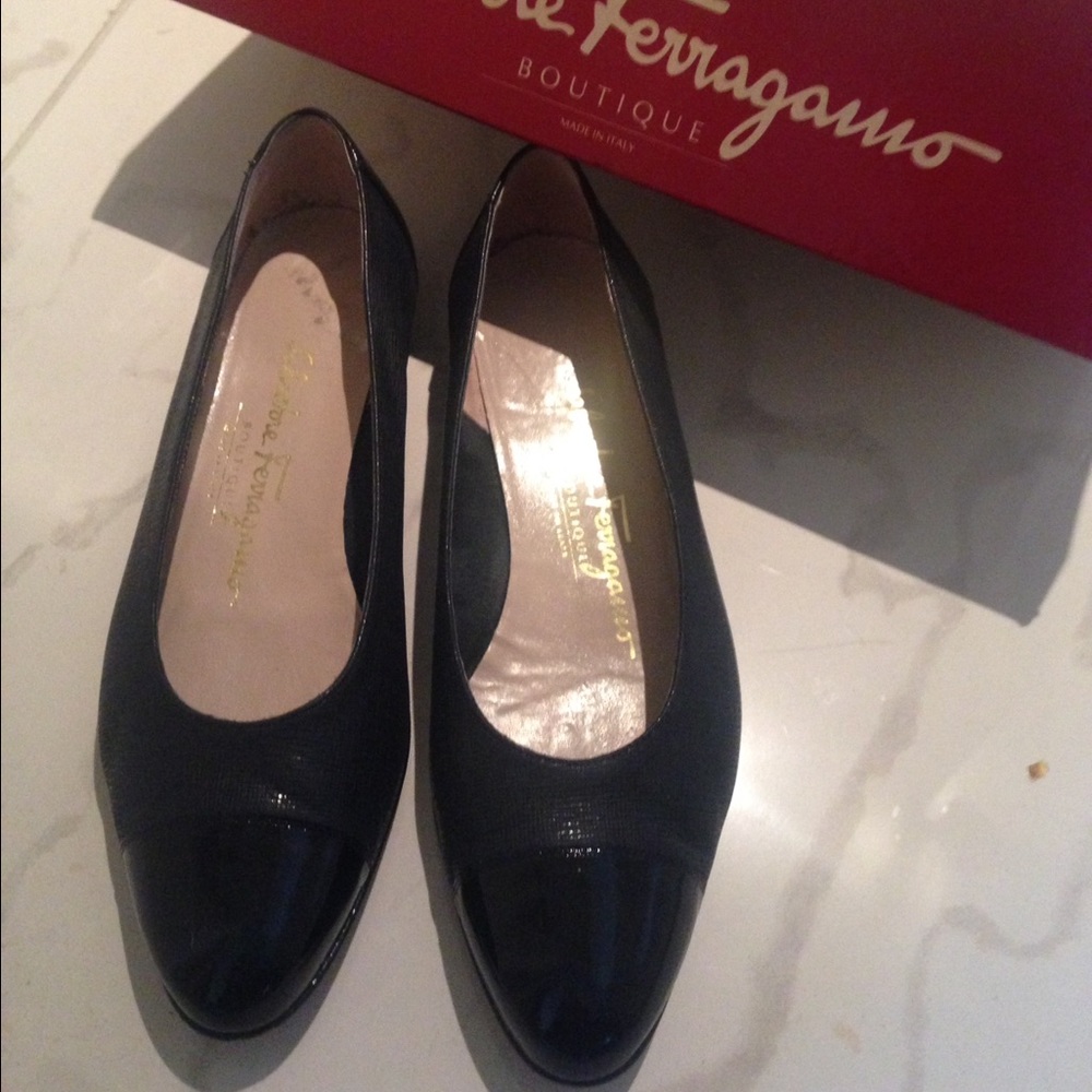 Vintage Salvatore Ferragamo Black Flats