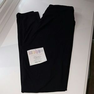 Lularoe os SOLID BLACK LEGGINGS & solid green 2 pk