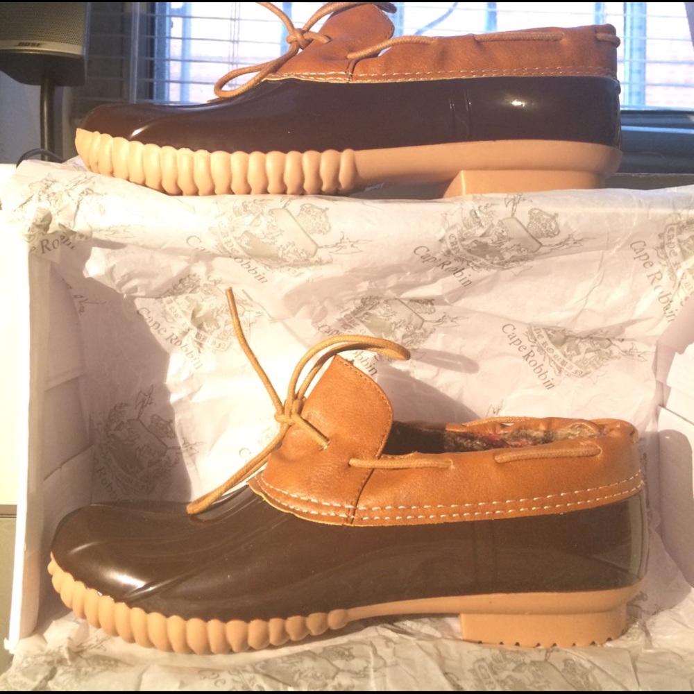 So cozy low cut duck boots