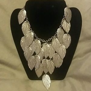 Gorgeous leaf necklace