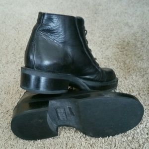 Kenneth Cole black leather lace up ankle boots