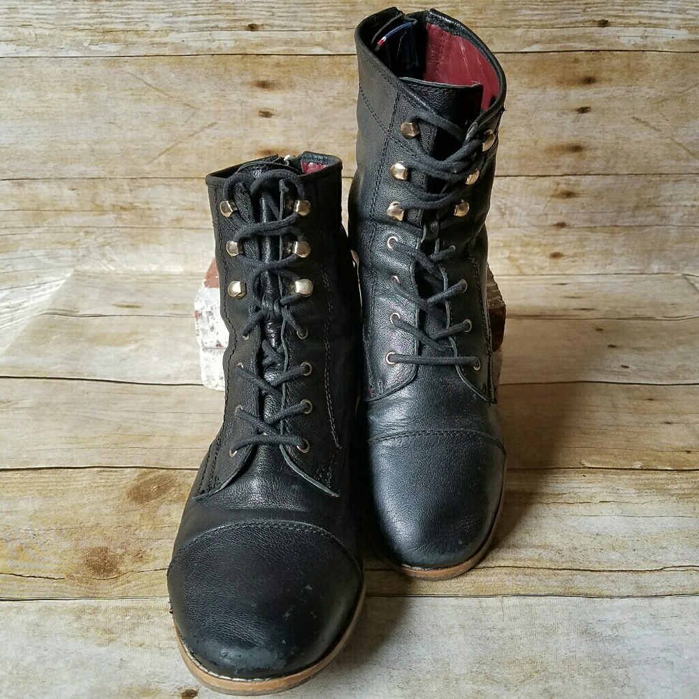 TOMMY HILFIGER LEATHER LACE UP ZIPPER BOOTS