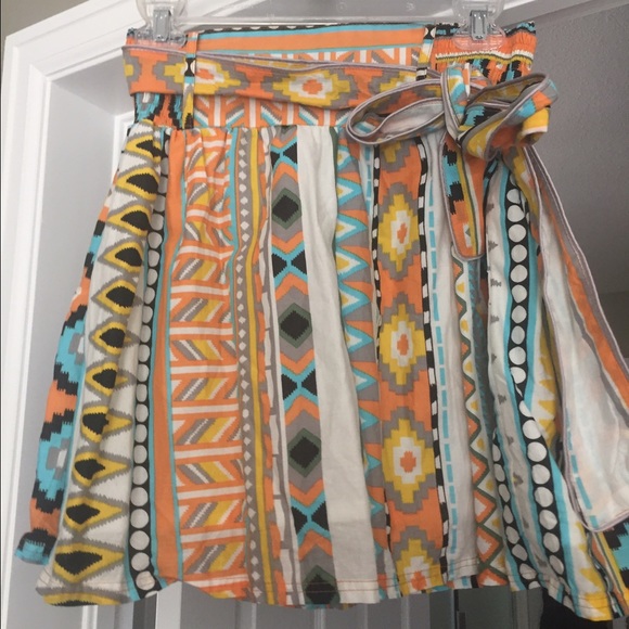 Gorgeous Aztec Print Mini Skirt with tie belt! - Picture 2 of 4