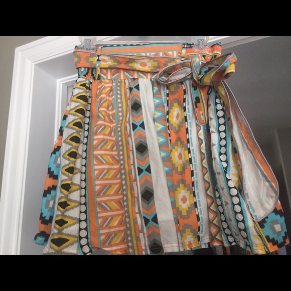 Gorgeous Aztec Print Mini Skirt with tie belt! - Picture 4 of 4