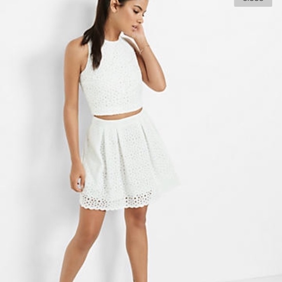 NEW Express ivory floral eyelet full mini skirt. - Picture 1 of 2