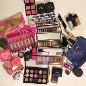 💝MAKE OFFER💝 HUGE MAKEUP LOT