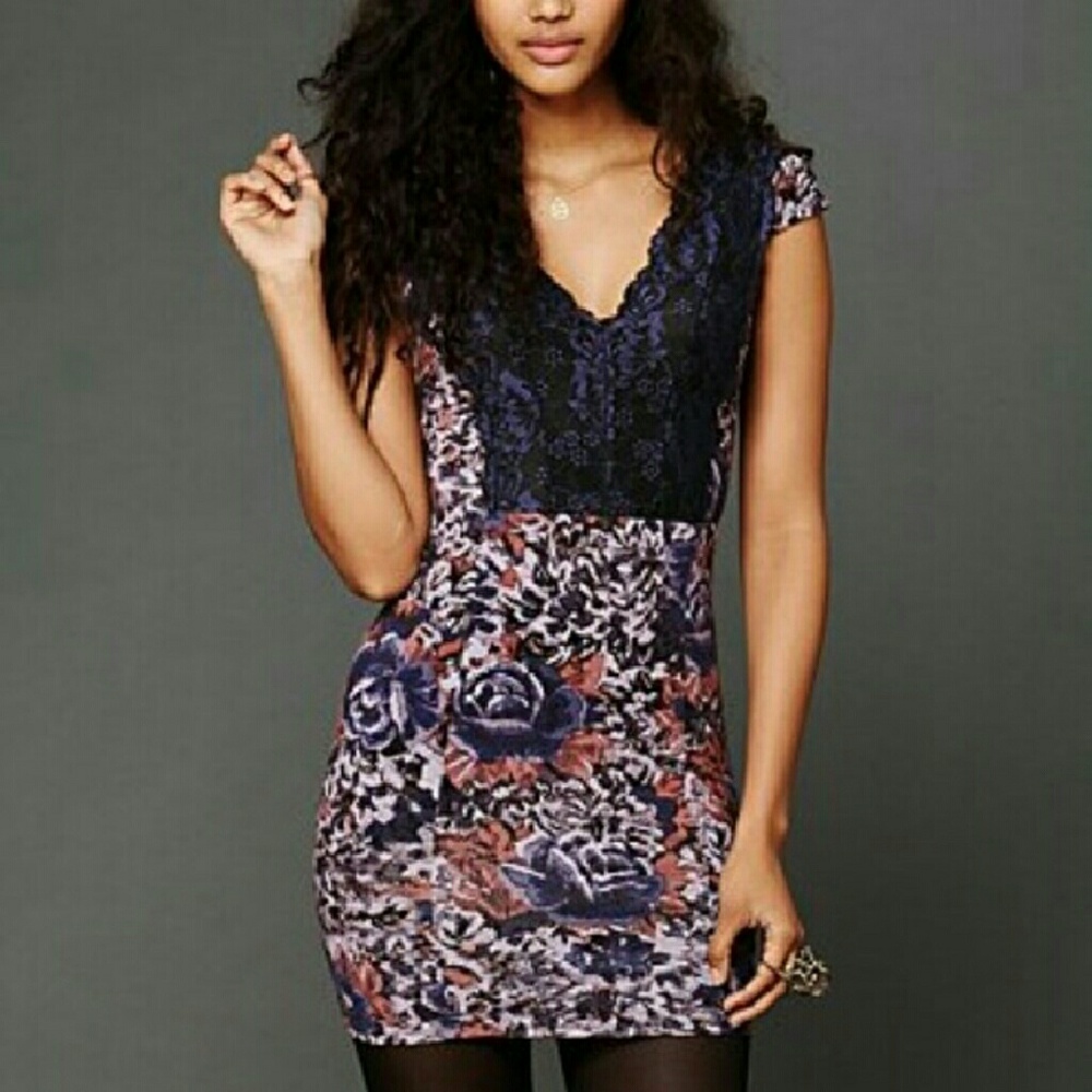 FREE PEOPLE Body Con Floral Lace Mini