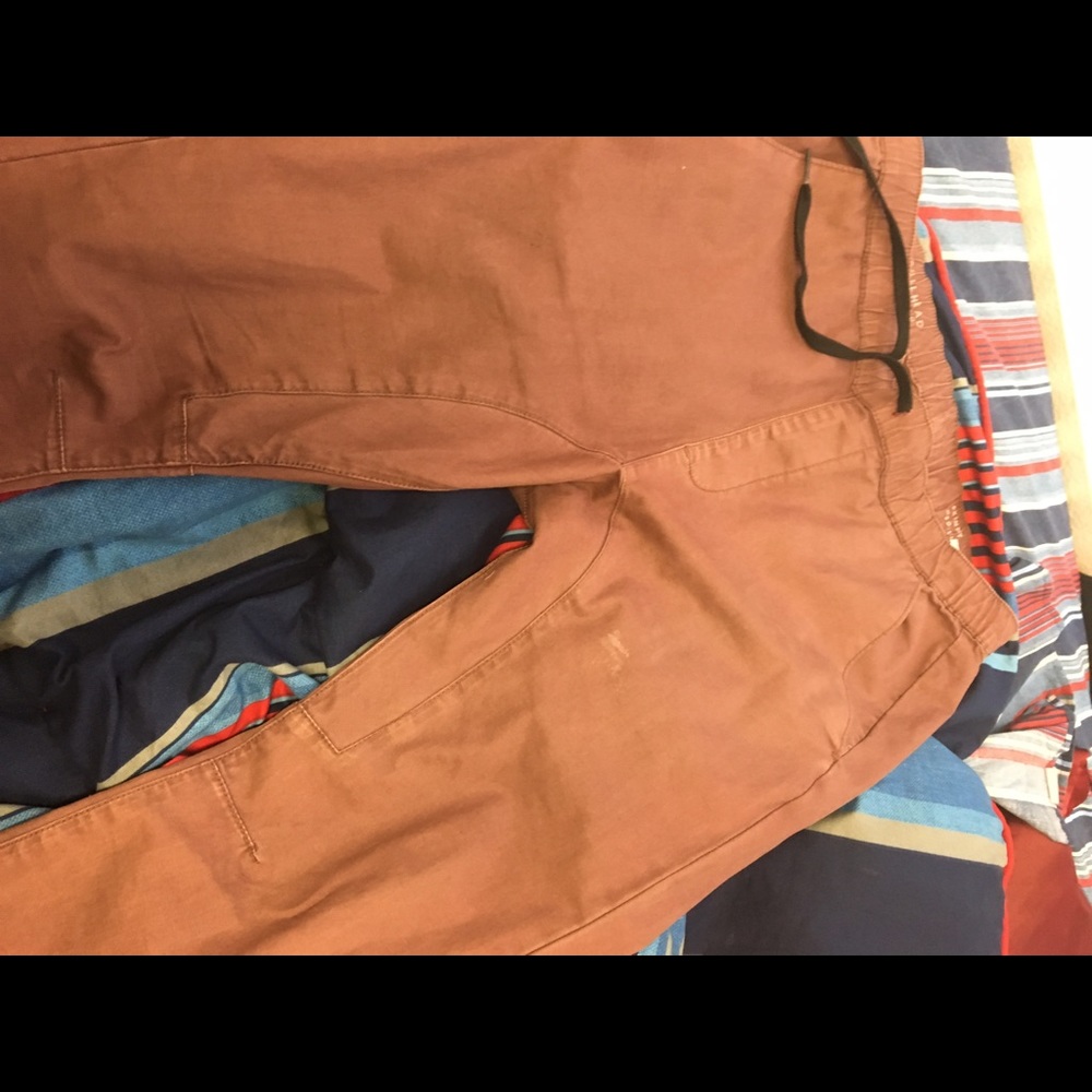 Bullhead burgundy jogger pants(offers welcome)