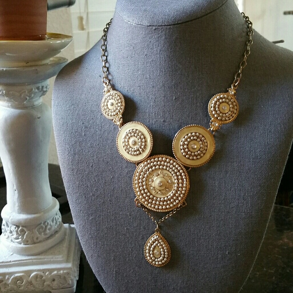 Cream colored Necklace 12 inch drop