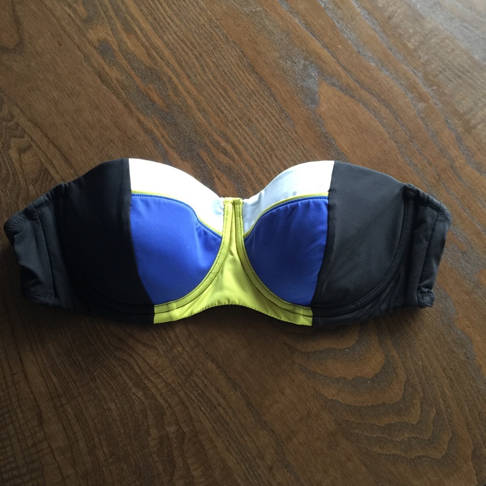 BCBGMAXAZRIA 💙Bikini Top,Size S💚🖤