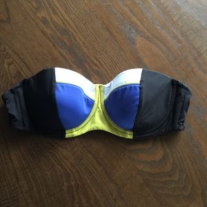 BCBGMAXAZRIA 💙Bikini Top,Size S💚🖤