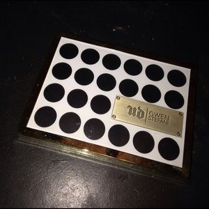 Urban decay queen stefani eyeshadow palette