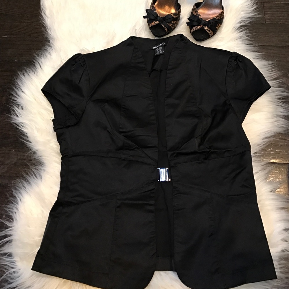 Short sleeved blazer