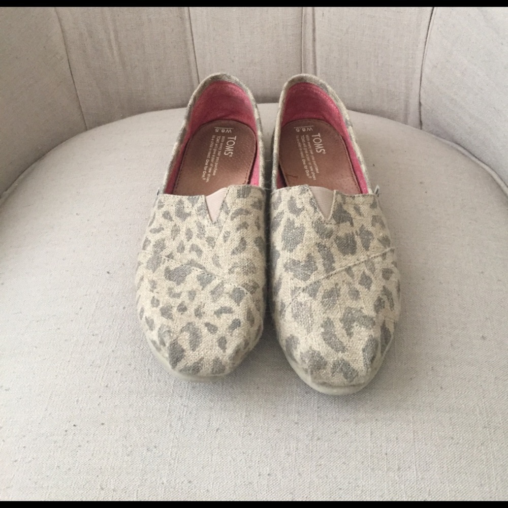 8.5 cheetah print Toms shoes