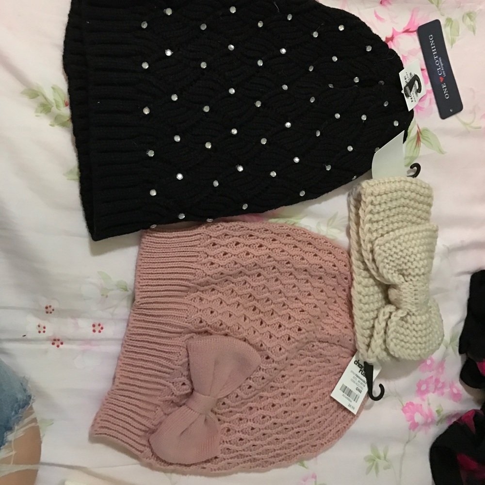 Lot of four accessories for $15