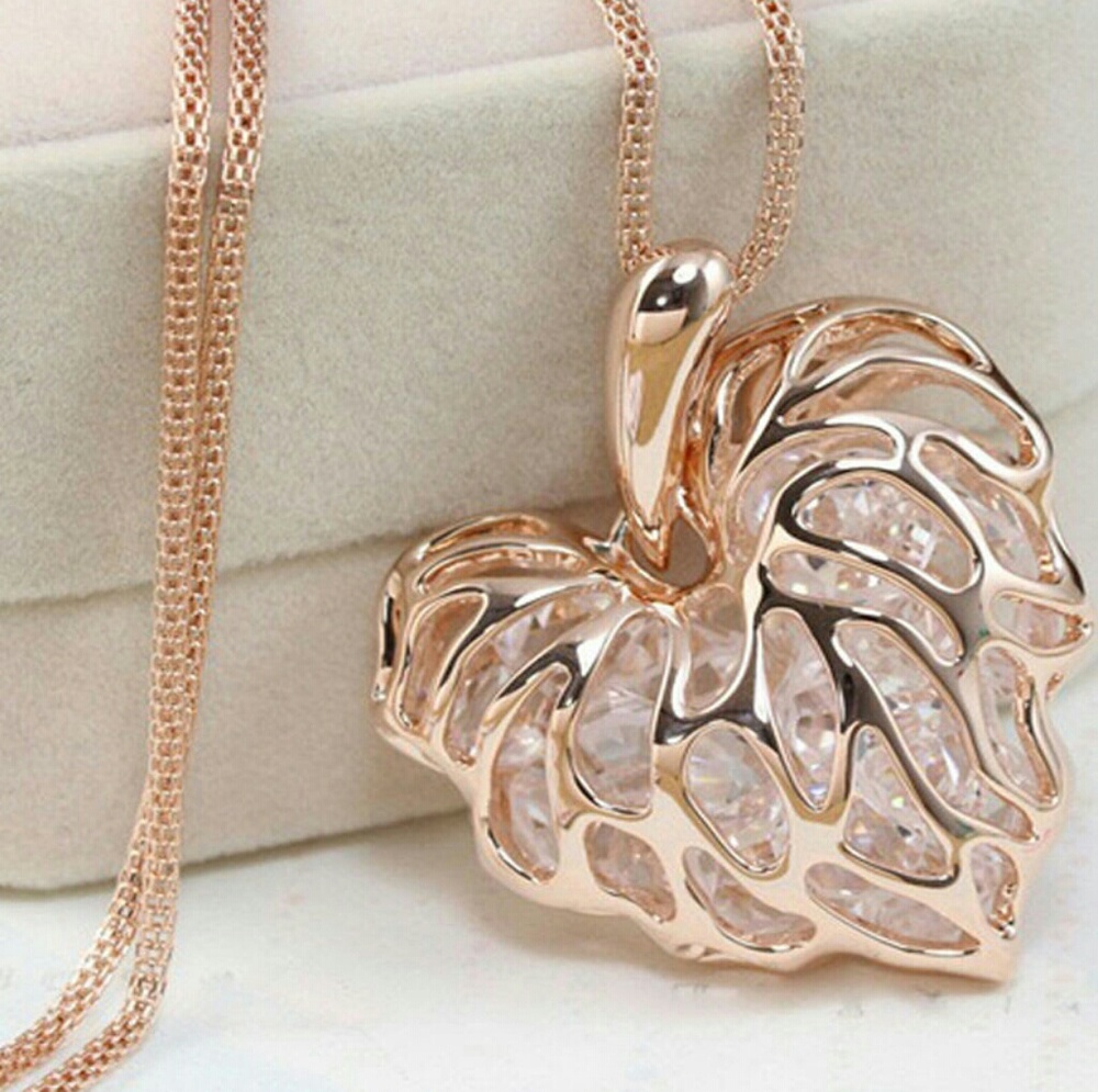 Gold hollow heart necklace - Picture 1 of 3